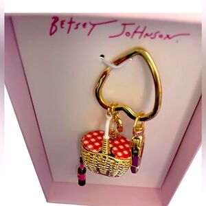 BETSEY JOHNSON STRAWBERRY PICNIC BASKET BAGCHARM KEYCHAIN